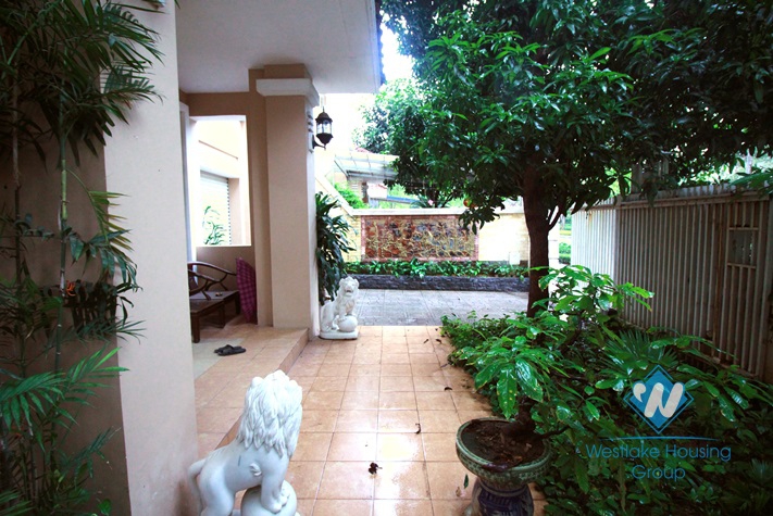 Nice and affordable 5 bebdroom villa to rent in Ciputra